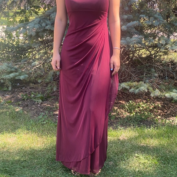 Elegant Burgundy Evening Gown - Picture 1 of 2